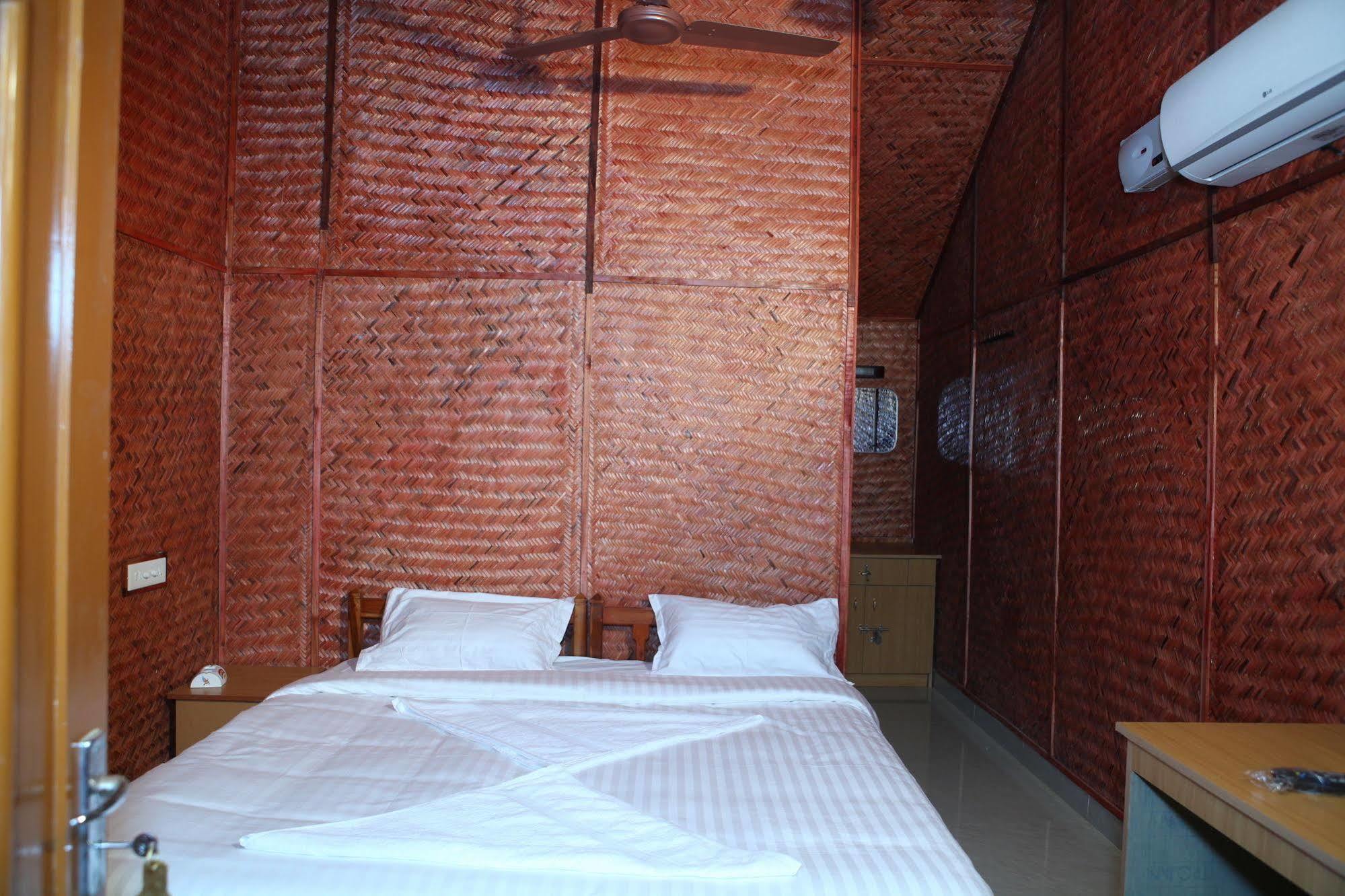 Savithri Inn Bamboo Cottages & Resorts Varkala Dış mekan fotoğraf